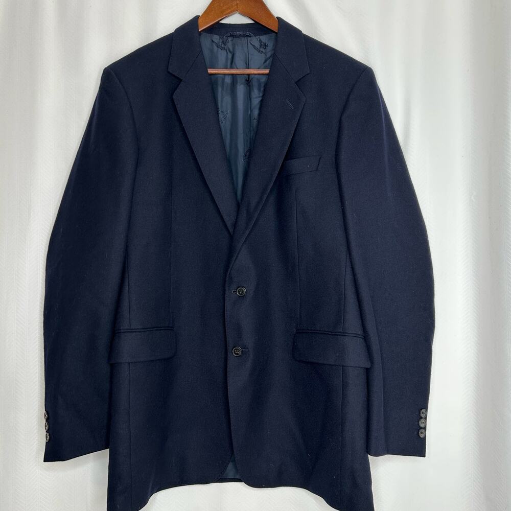 Burberry vintage men’s wool blazer navy blue chest is 46”